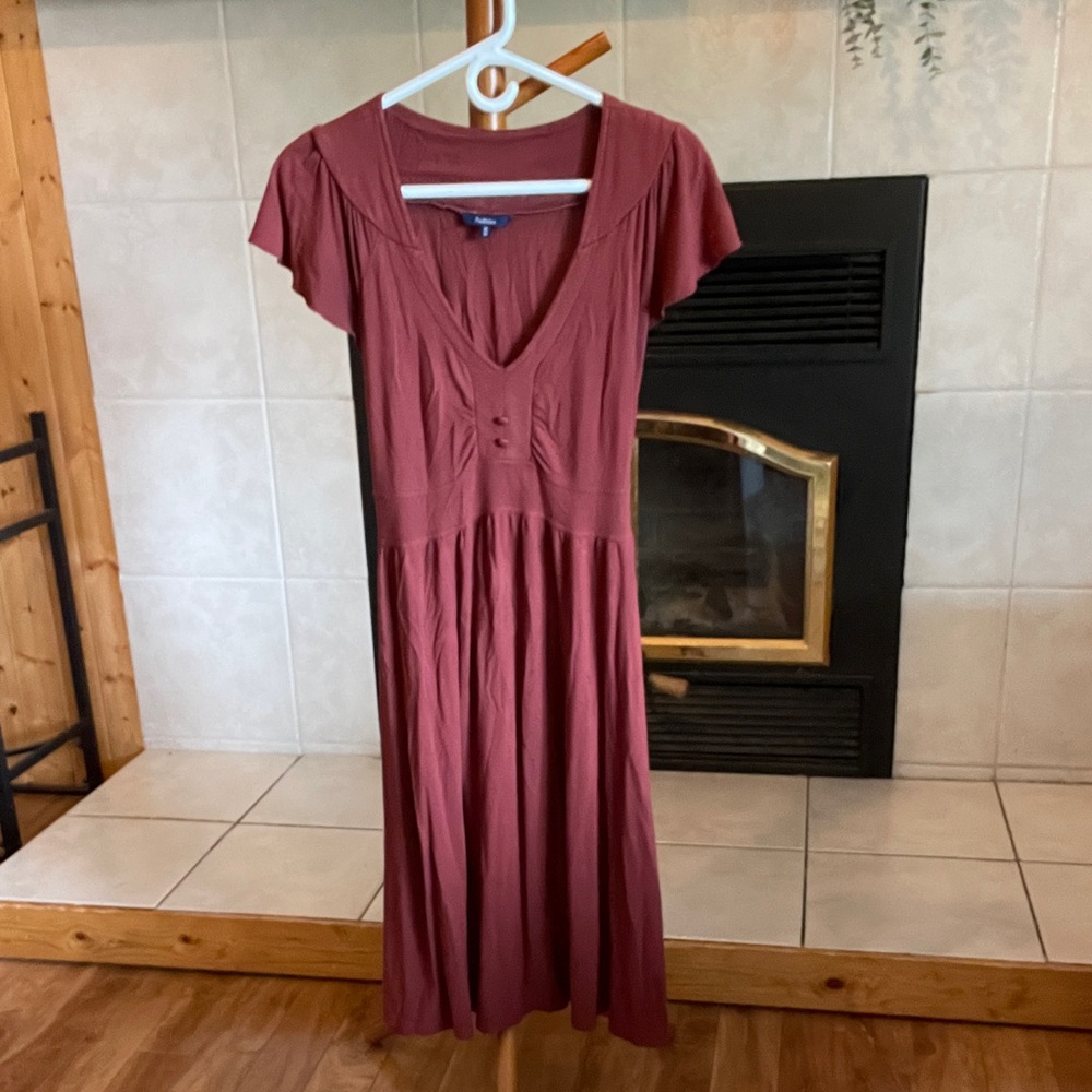 Reitmans Rust Colored V-Neck Midi Dress with fluttery sleeves